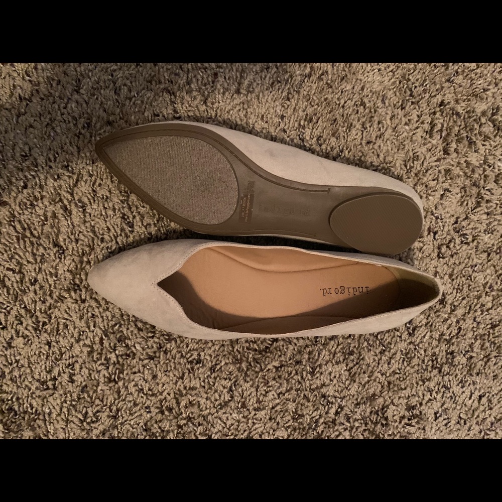 Pointed toe flats